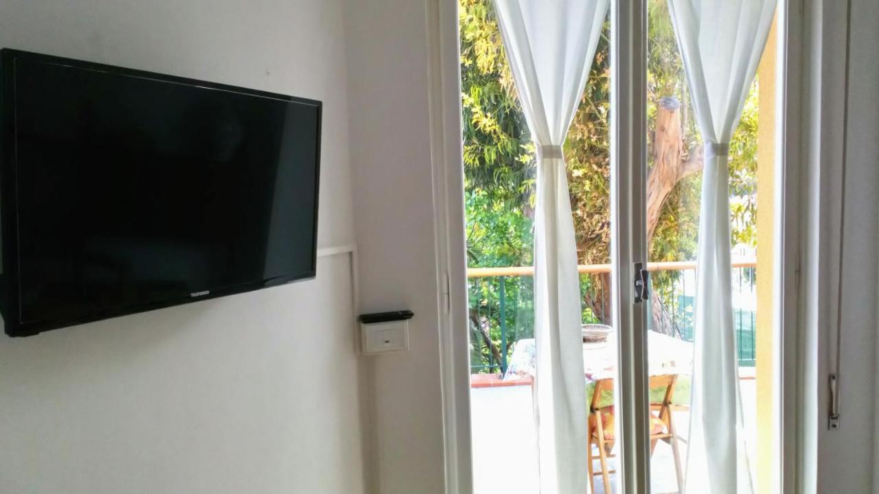 Ferienwohnung Casa Di Claude Con Posto Auto Finale Ligure Exterior foto