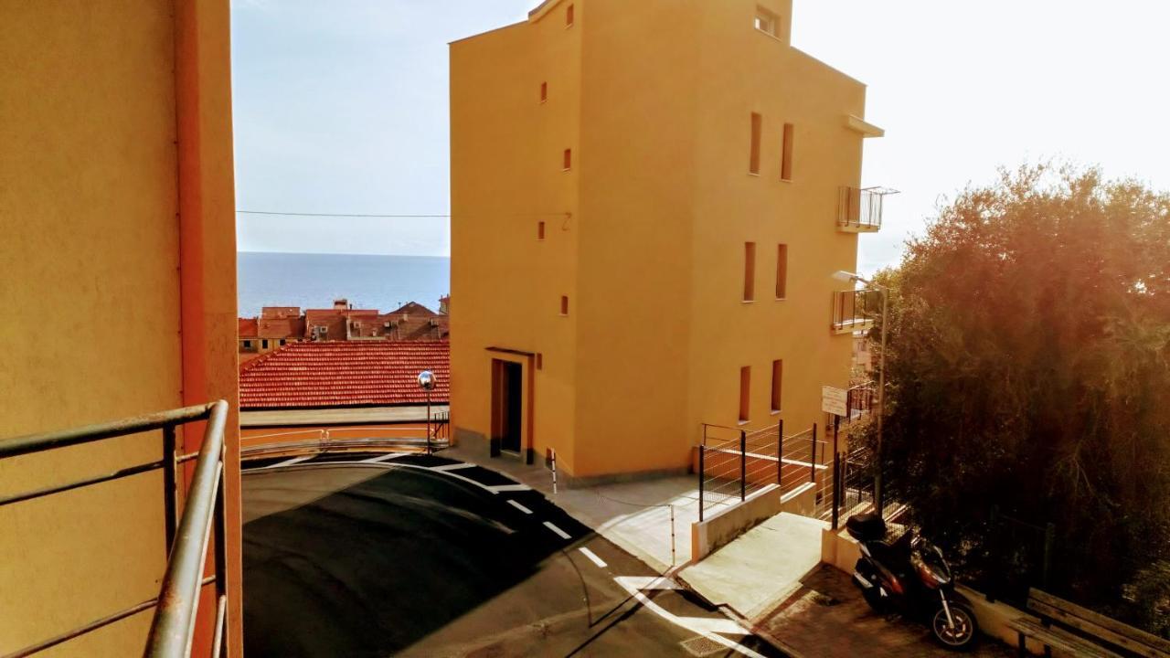 Ferienwohnung Casa Di Claude Con Posto Auto Finale Ligure Exterior foto