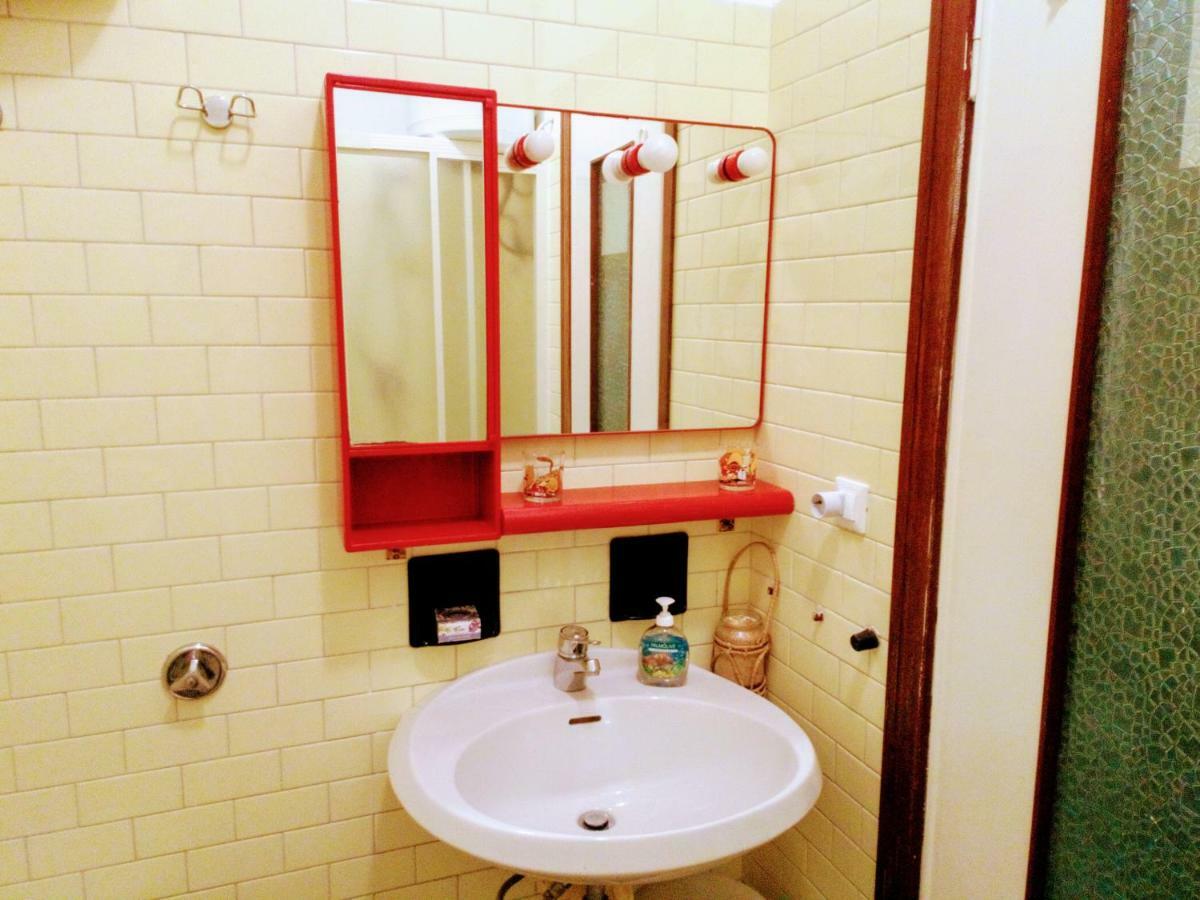 Ferienwohnung Casa Di Claude Con Posto Auto Finale Ligure Exterior foto