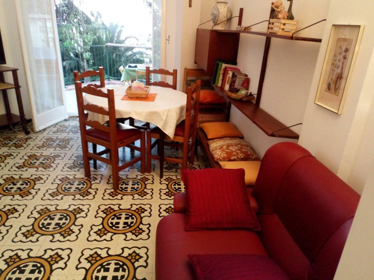 Ferienwohnung Casa Di Claude Con Posto Auto Finale Ligure Exterior foto