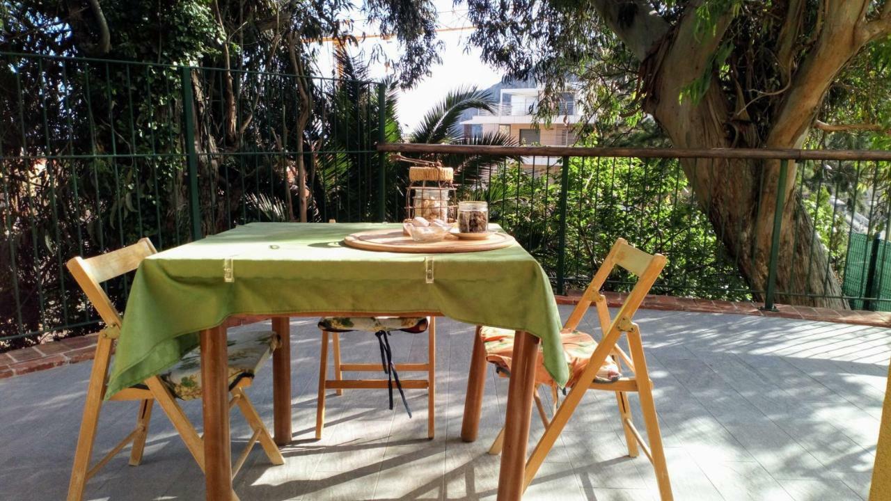 Ferienwohnung Casa Di Claude Con Posto Auto Finale Ligure Exterior foto