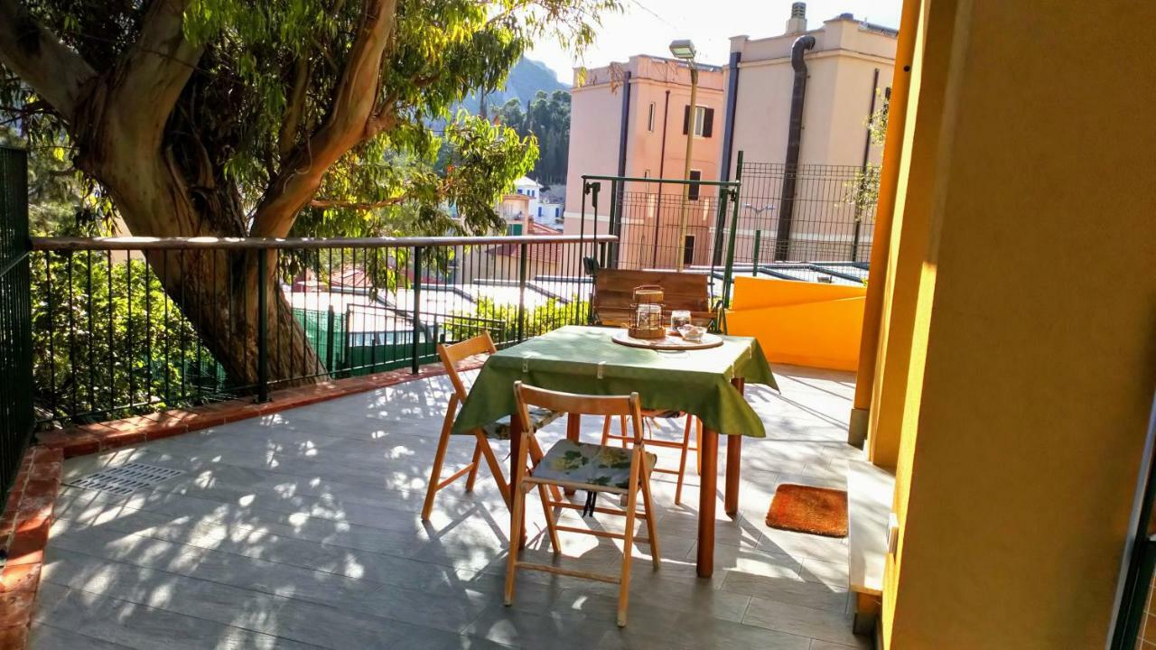 Ferienwohnung Casa Di Claude Con Posto Auto Finale Ligure Exterior foto