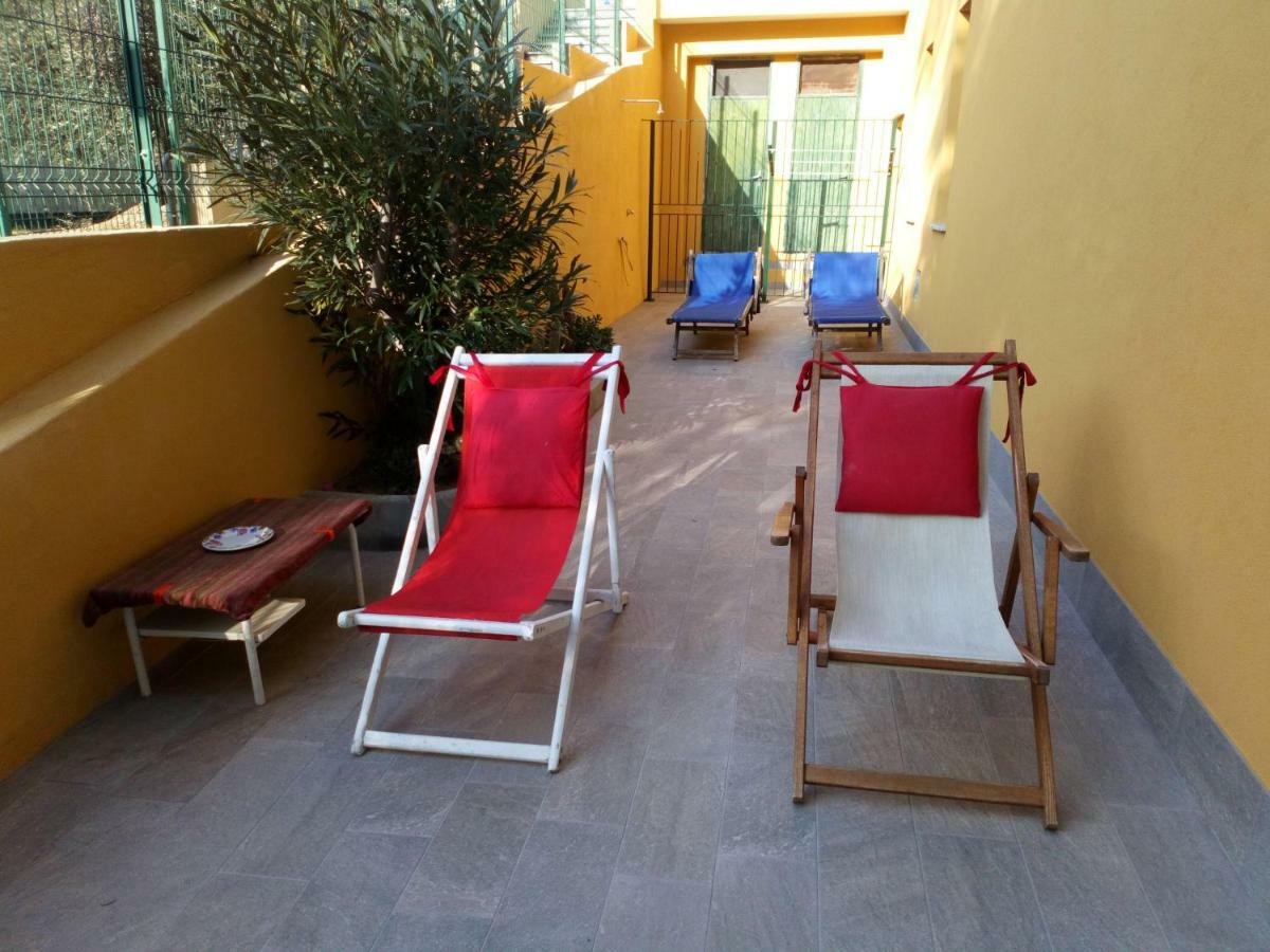 Ferienwohnung Casa Di Claude Con Posto Auto Finale Ligure Exterior foto