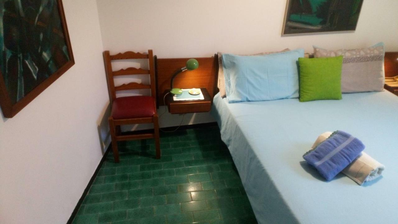 Ferienwohnung Casa Di Claude Con Posto Auto Finale Ligure Exterior foto
